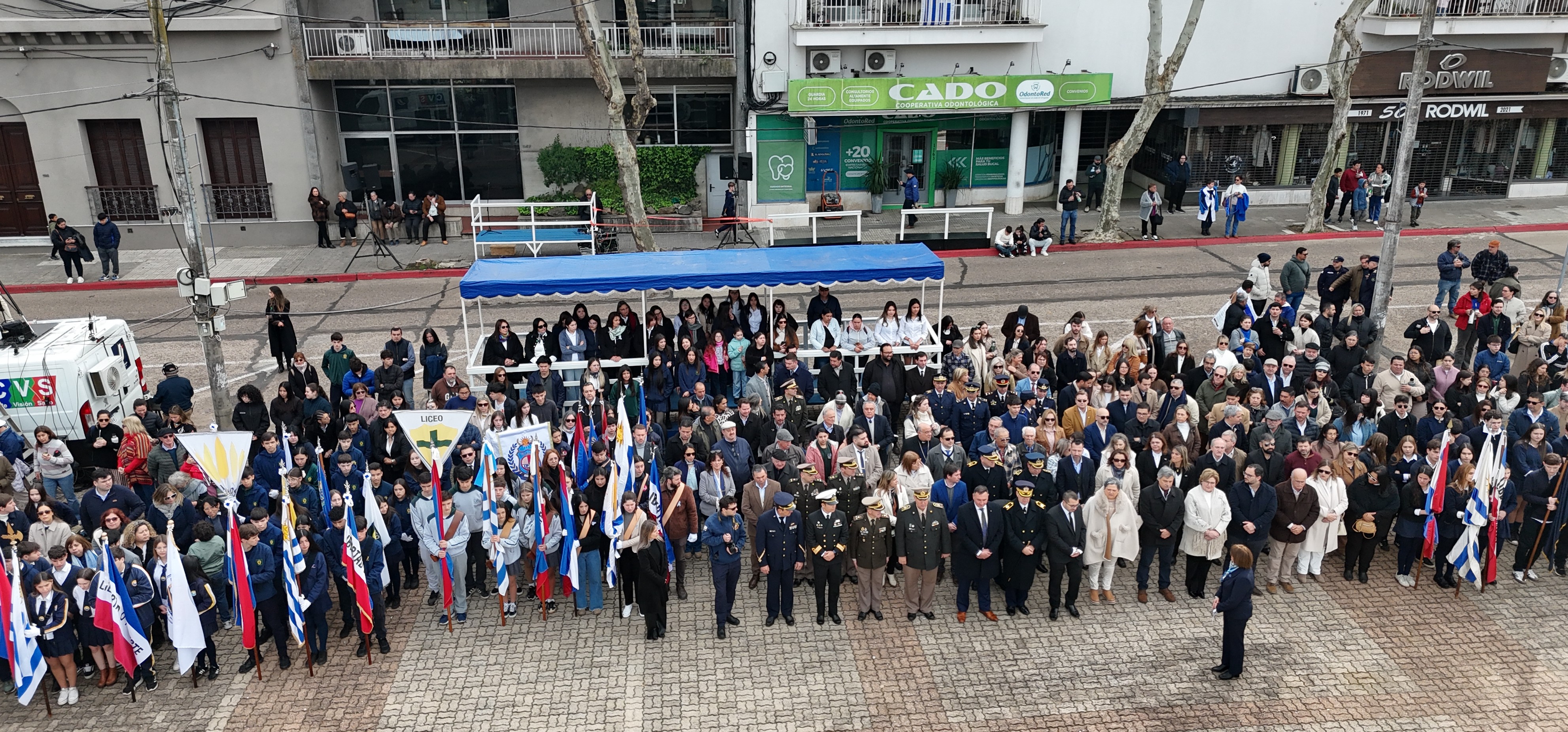 Salto celebró el 25 de Agosto con un gran acto patrio y tradicional desfile cívico-militar-criollo Salto celebró el 25 de Agosto con un gran acto patrio y tradicional desfile cívico-militar-criollo