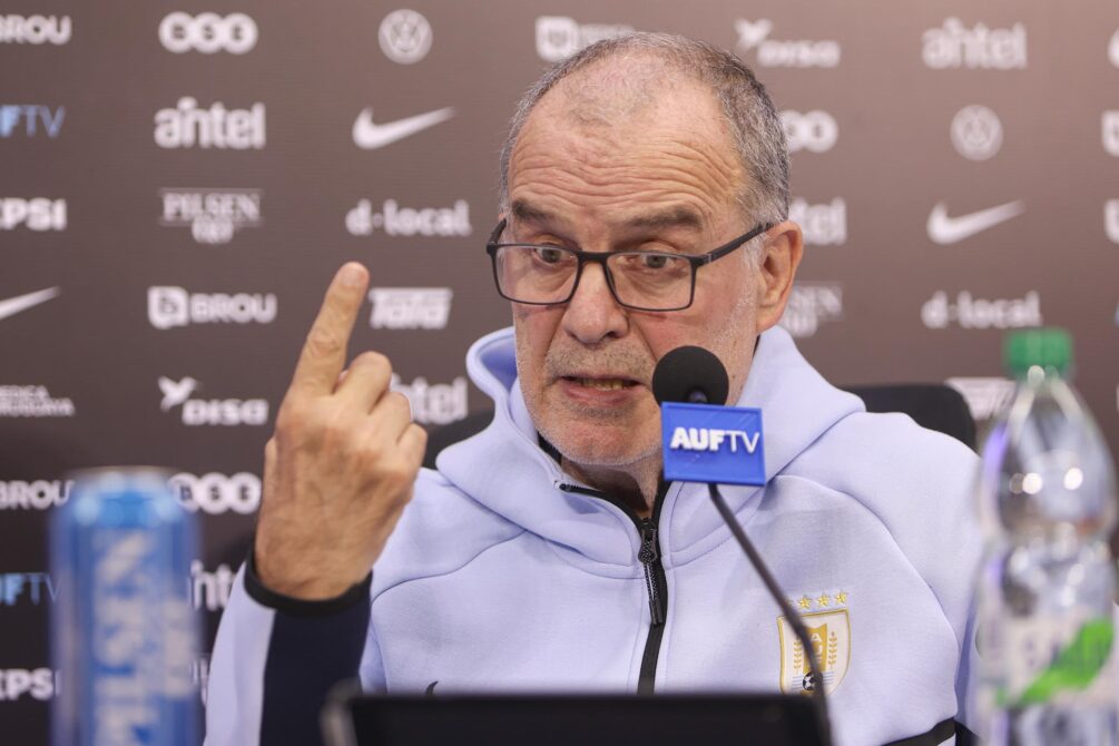 Bielsa no confirmó el equipo pero no jugará con dos delanteros Bielsa no confirmó el equipo pero no jugará con dos delanteros