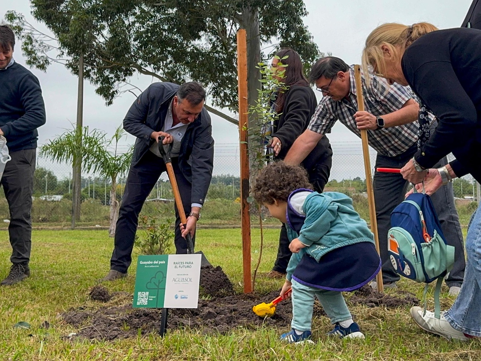Albisu participó de jornada de plantación de árboles autóctonos por el Día Mundial de la Tierra Albisu participó de jornada de plantación de árboles autóctonos por el Día Mundial de la Tierra