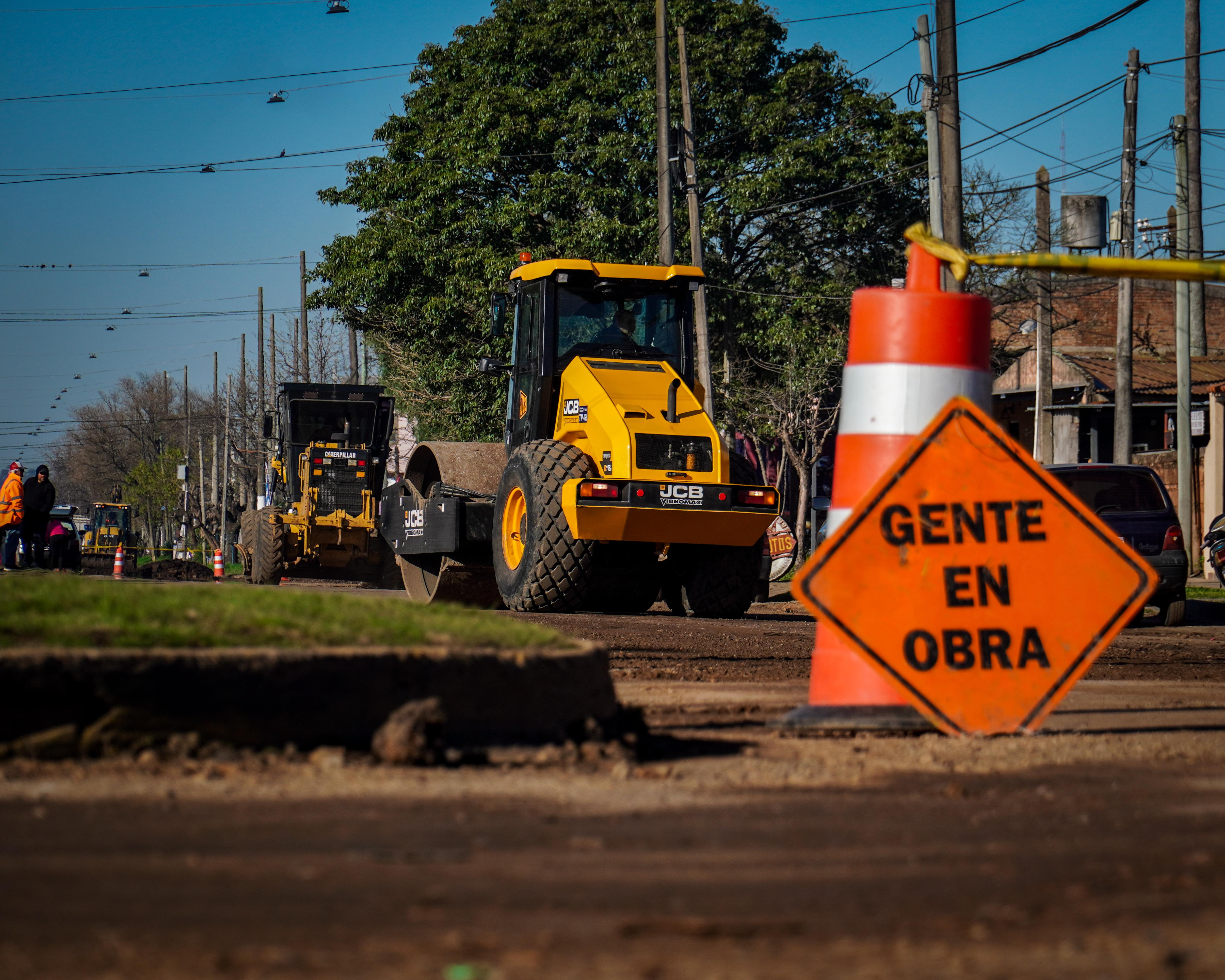Cuadrillas de Obras trabajaron sábado y domingo para atender la emergencia vial en diferentes zonas Cuadrillas de Obras trabajaron sábado y domingo para atender la emergencia vial en diferentes zonas
