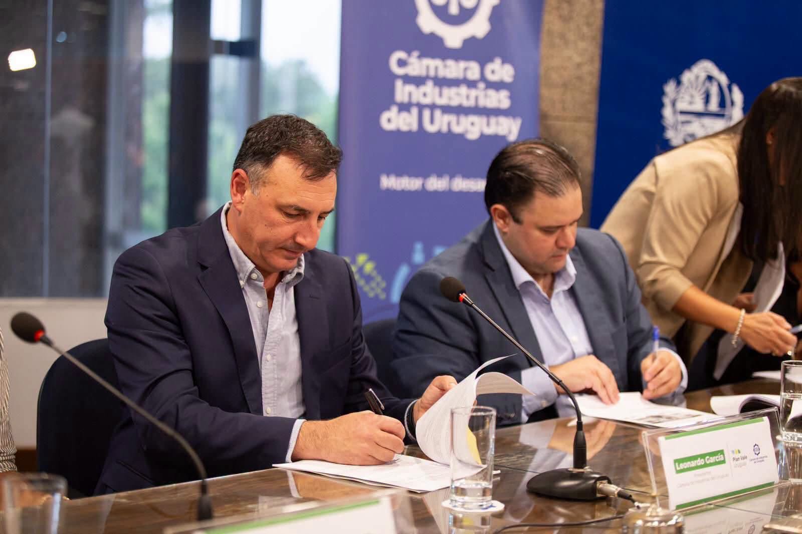 El Gobierno de Salto consolida la llegada de Plan Vale con una estrategia de economía circular y desarrollo productivo El Gobierno de Salto consolida la llegada de Plan Vale con una estrategia de economía circular y desarrollo productivo