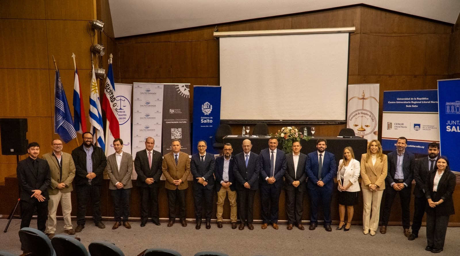 Albisu anunció convenio de pasantías para estudiantes avanzados de Derecho Albisu anunció convenio de pasantías para estudiantes avanzados de Derecho
