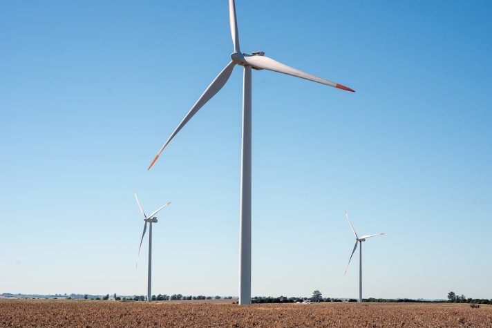 CAF destaca el avance de Uruguay respecto a otros países en generación de energía limpia CAF destaca el avance de Uruguay respecto a otros países en generación de energía limpia