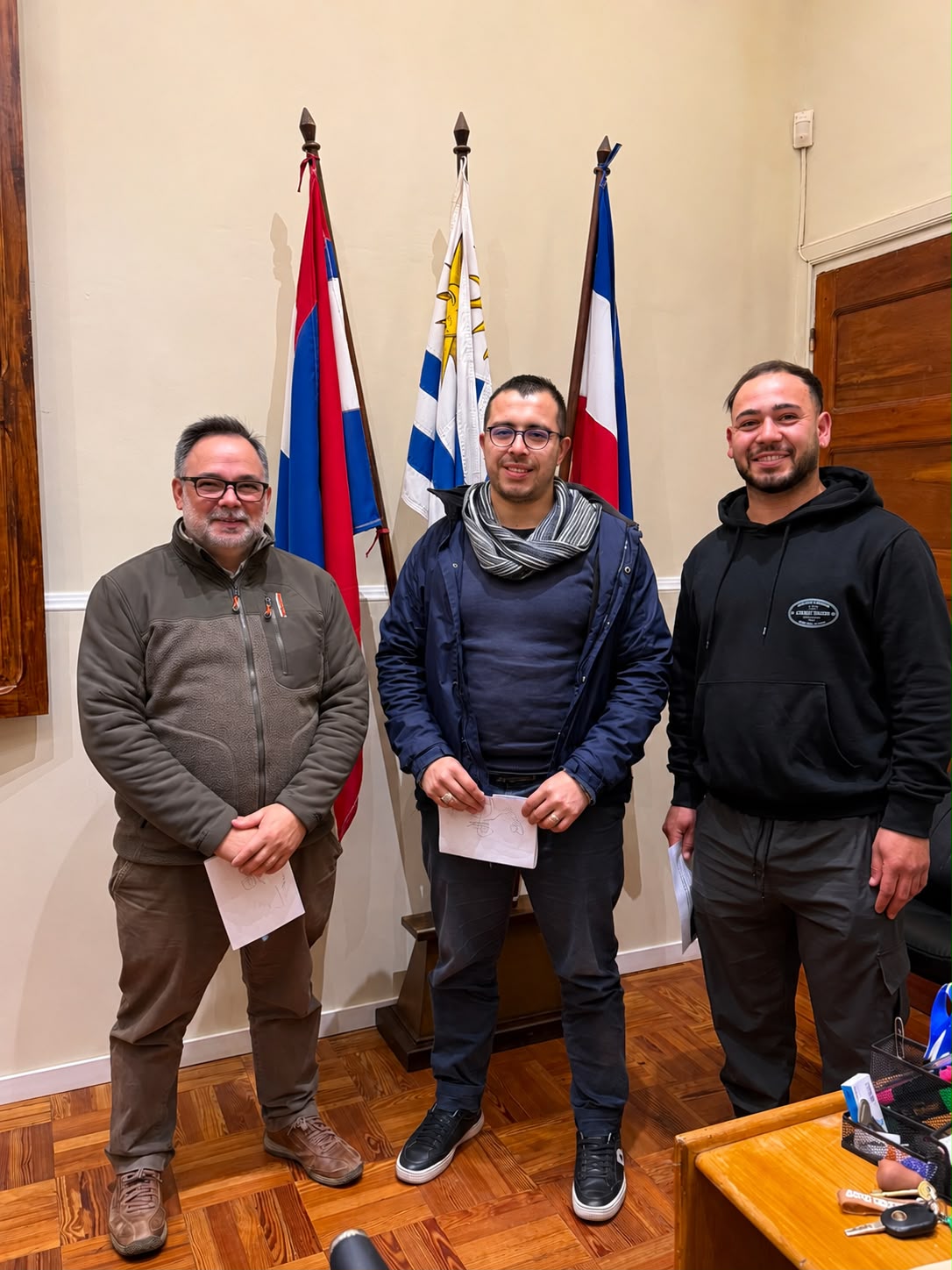 Presidente de la Junta, mantuvo una charla con los Coordinadores de ambas Bancadas representativos del Legislativo Departamental, Frente Amplio y la Coalición Republicana. Presidente de la Junta, mantuvo una charla con los Coordinadores de ambas Bancadas representativos del Legislativo Departamental, Frente Amplio y la Coalición Republicana.