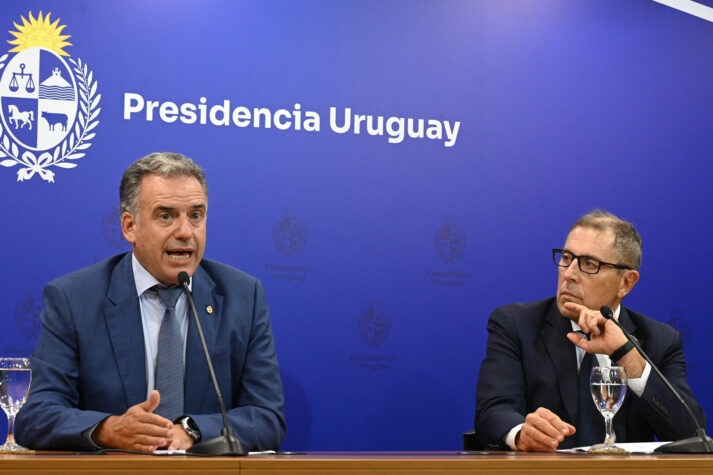 Uruguay lanza medidas para reducir burocracia Uruguay lanza medidas para reducir burocracia