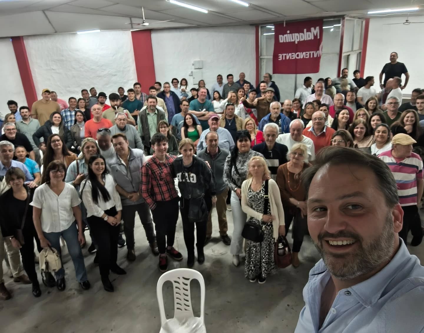 Amigos, dirigentes, militantes y a todas las personas que confiaron en nosotros con su voto: Amigos, dirigentes, militantes y a todas las personas que confiaron en nosotros con su voto:
