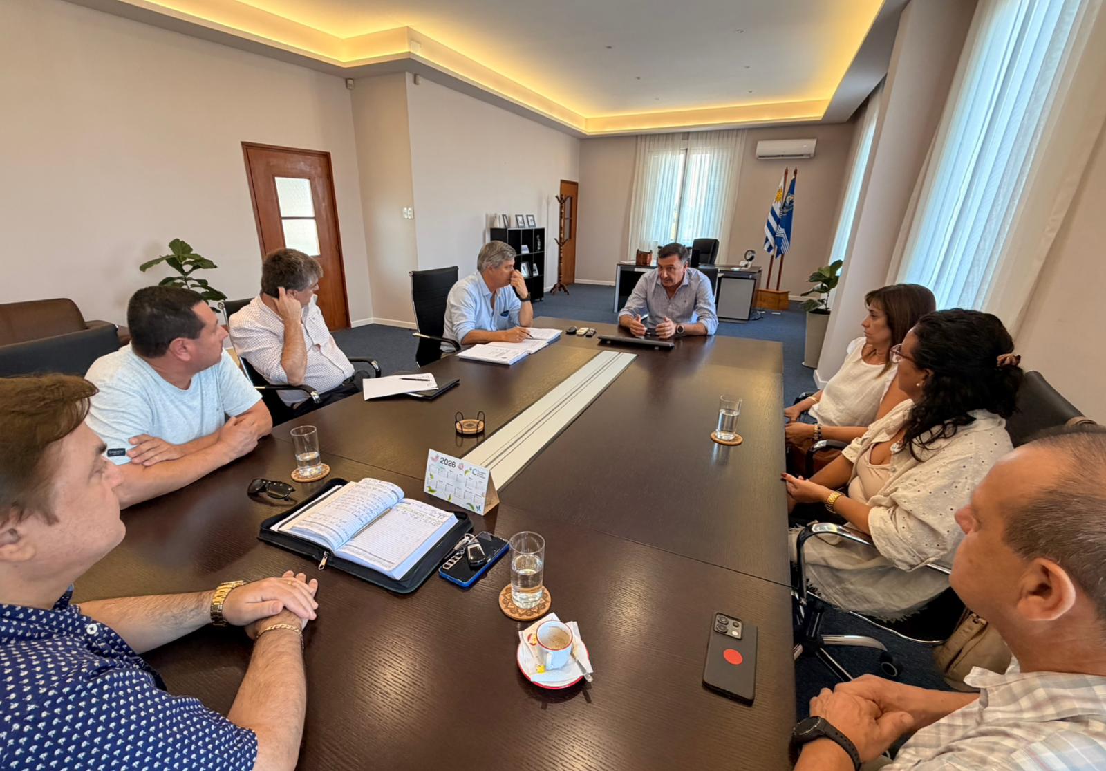 Gobierno plantea aumentar taxis, regularizar informales y habilitar plataformas de transporte como hay en otros lados Gobierno plantea aumentar taxis, regularizar informales y habilitar plataformas de transporte como hay en otros lados