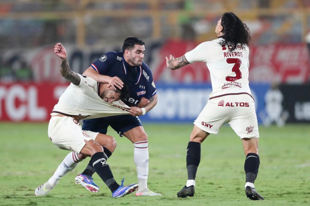 Nacional perdió ante Universitario en Perú Nacional perdió ante Universitario en Perú