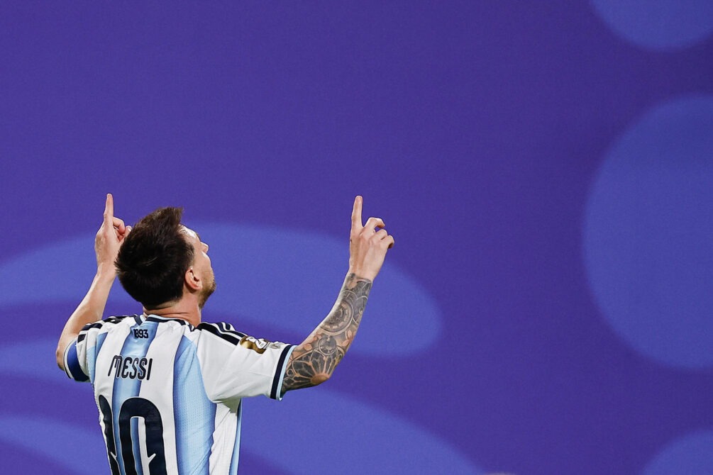 Argentina goleó a Argelia con tres goles de Messi Argentina goleó a Argelia con tres goles de Messi