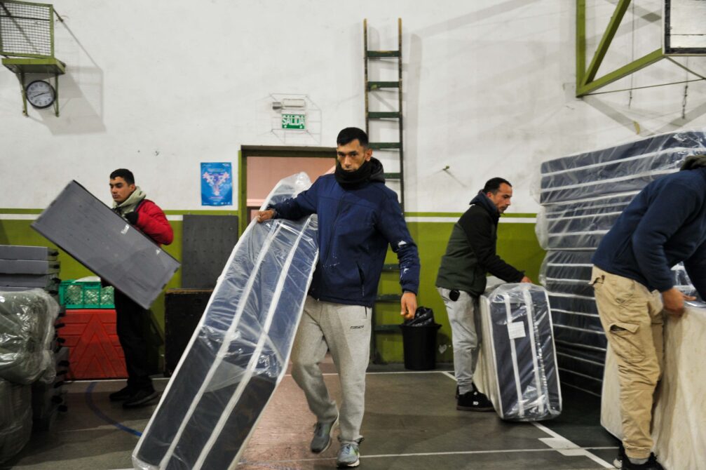 Operativo por alerta roja asistió a 2.856 personas en situación de calle en su primer día Operativo por alerta roja asistió a 2.856 personas en situación de calle en su primer día