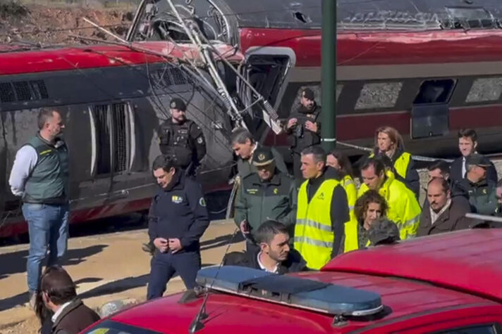 Suman 39 los muertos en el accidente de tren del domingo en España Suman 39 los muertos en el accidente de tren del domingo en España