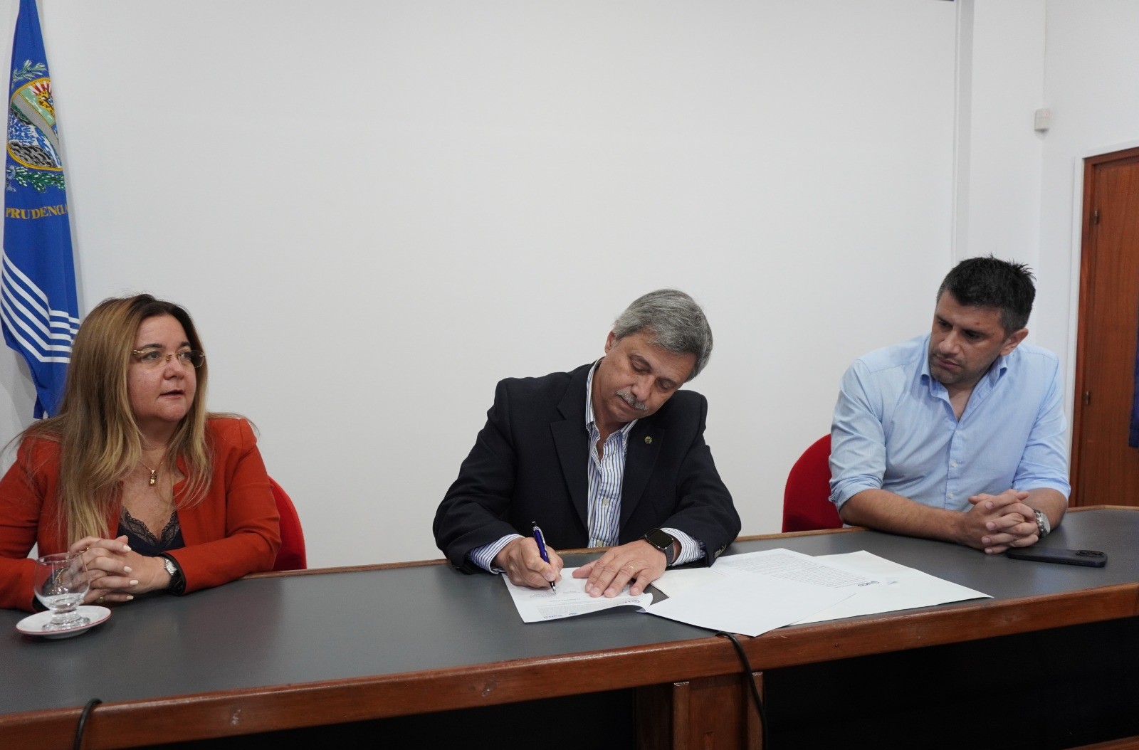 Gobierno de Salto y Universidad Católica del Uruguay firmaron convenio para impulsar la innovación y el desarrollo productivo Gobierno de Salto y Universidad Católica del Uruguay firmaron convenio para impulsar la innovación y el desarrollo productivo