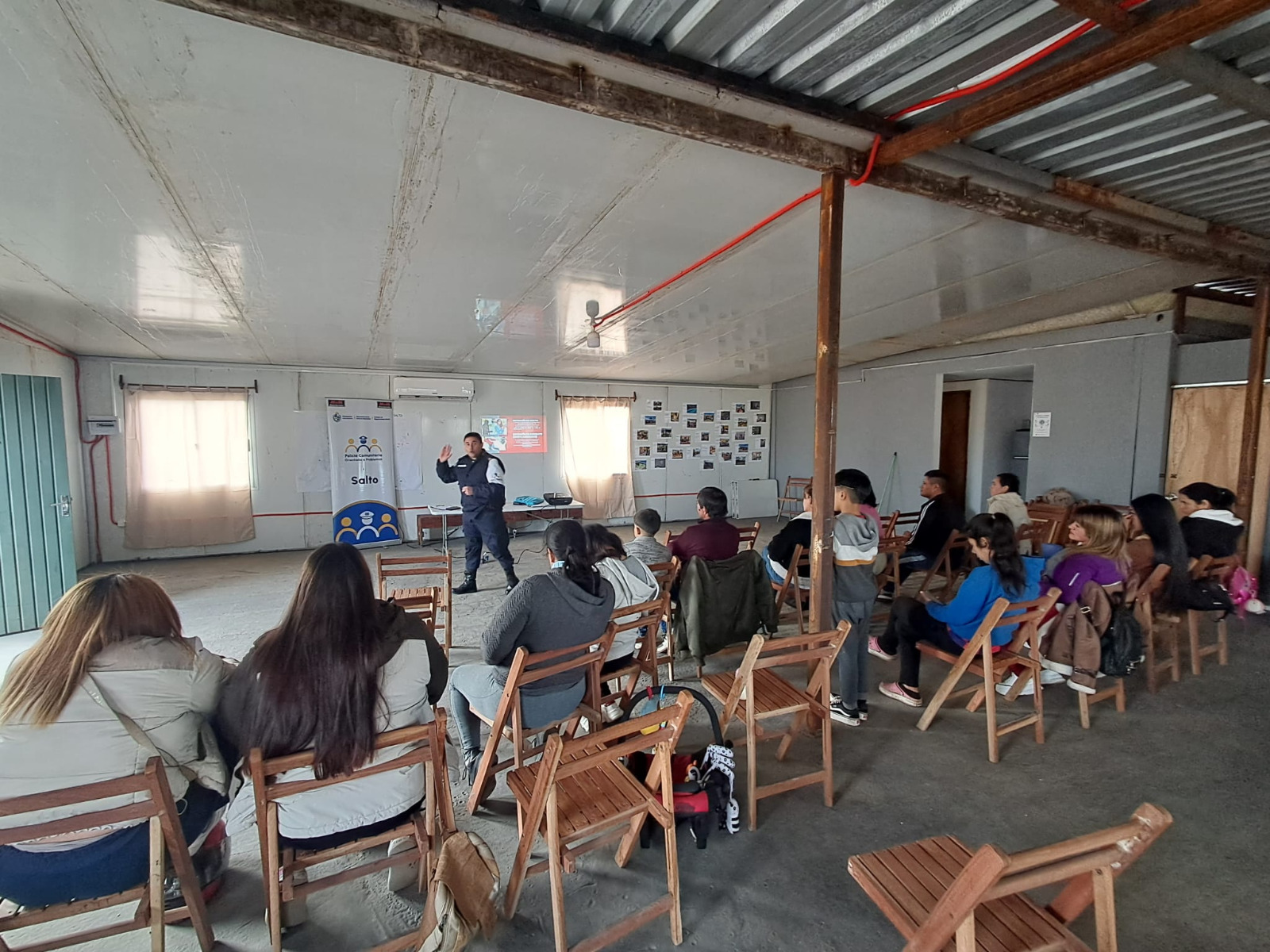 POLICIALES: RESUMEN SEMANAL DE ACTIVIDADES REALIZADAS POR POLICÍA COMUNITARIA DE LA JEFATURA DE POLICÍA DE SALTO. POLICIALES: RESUMEN SEMANAL DE ACTIVIDADES REALIZADAS POR POLICÍA COMUNITARIA DE LA JEFATURA DE POLICÍA DE SALTO.