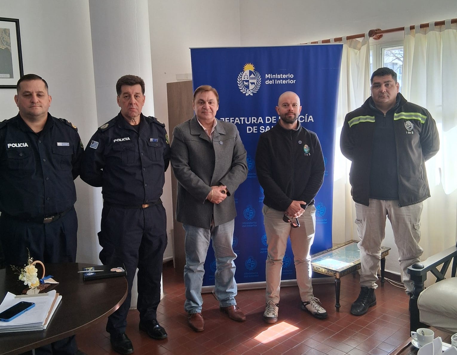 Tránsito y Policía coordinan acciones para reforzar la seguridad vial y la prevención en Salto Tránsito y Policía coordinan acciones para reforzar la seguridad vial y la prevención en Salto