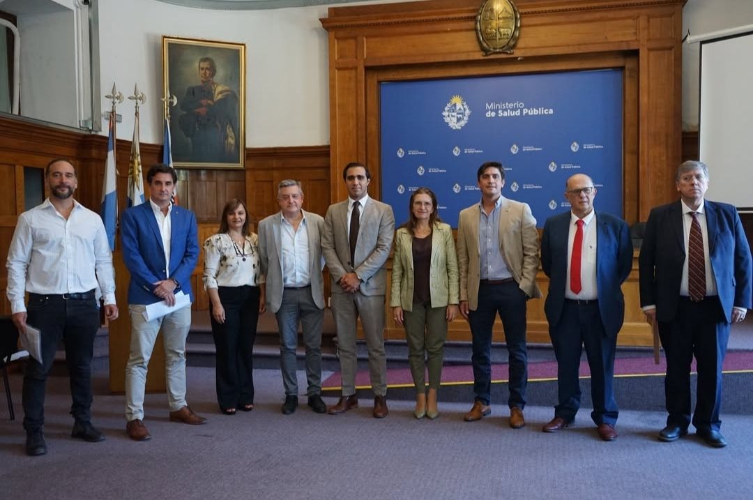 El Ministerio de Salud Pública firmó convenios con el Hospital de Clínicas, el Centro Médico de Salto y el CASMU El Ministerio de Salud Pública firmó convenios con el Hospital de Clínicas, el Centro Médico de Salto y el CASMU