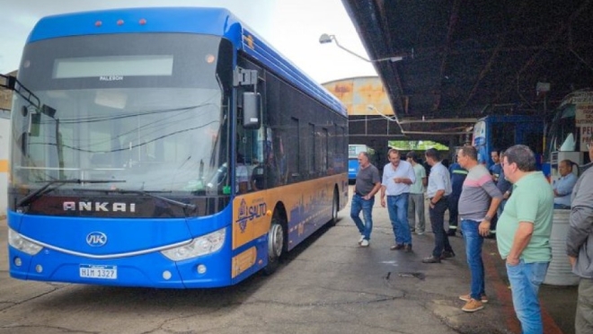 Ya está en la ciudad de Salto el primer bus eléctrico adquirido por la Intendencia de Salto