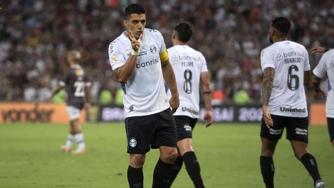 Ya lo extrañan: Suárez se despidió de Gremio con doblete en Maracaná ante Fluminense