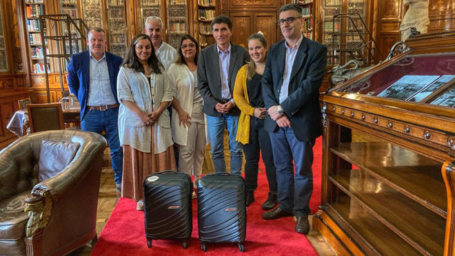 Director de Descentralización y diputado Lima devuelven las Valijas Viajeras al Poder Legislativo