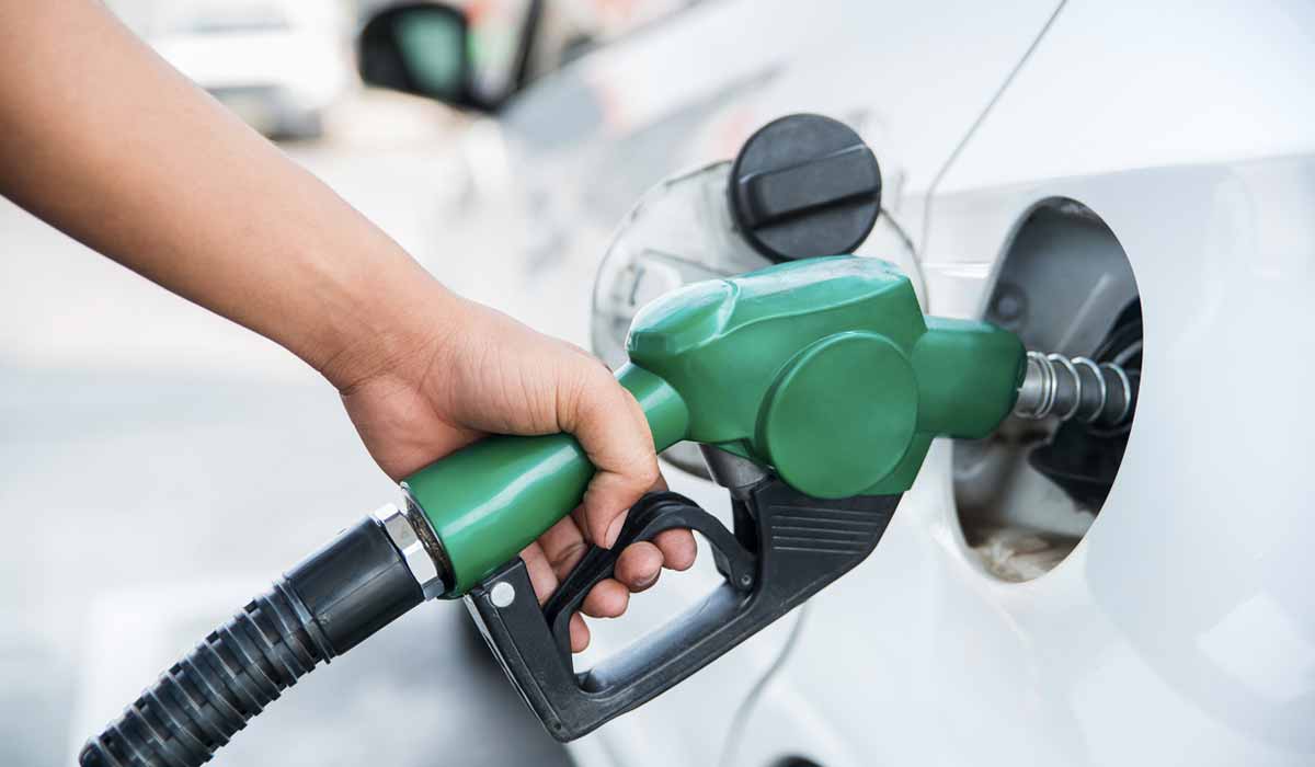 Gobierno definió mantener el precio de los combustibles para el mes de noviembre