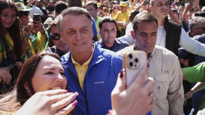 Bolsonaro, como Trump, describe el juicio por complot golpista como una “cacería de brujas”