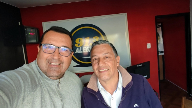 La visita a la Radio de Jorge Almirón Lista 1916 ENFA Frente Amplio apoyando la Candidatura a la Intendencia de Salto del Dr Álvaro Lima