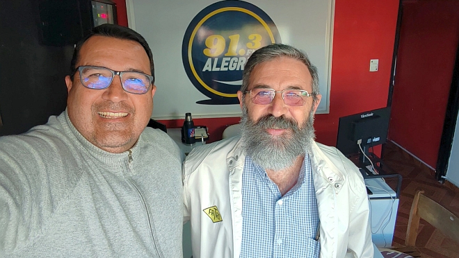 La visita a la Radio de Carlos Beasley Lista 1358 La Huella Frente Amplio apoyando la Candidatura a la Intendencia de Salto del Profesor Gustavo Chiriff