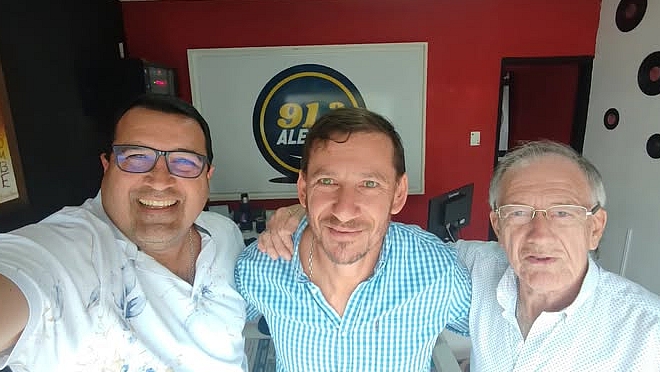 La visita a la Radio en los últimos días de campaña de Aquiles Mainardi Lista 5 Coalición Republicana apoyando la Candidatura a la Intendencia del Dr Carlos Albisu