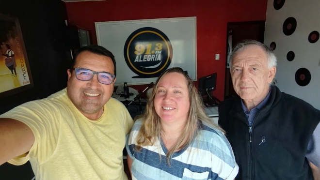 La visita a la Radio de Miguelina Biassini Lista 1358 La Huella Frente Amplio y parte del equipo de Gustavo Chiriff Candidato a la Intendencia