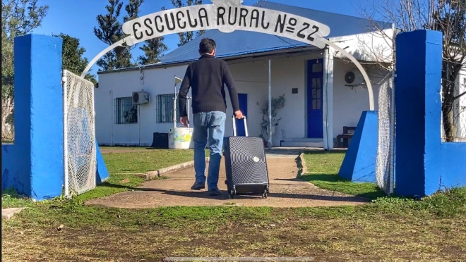 Por el Dr. Alvaro Lima Diputado FA Salto:  Valija Viajera arribó a la Escuela 22 de Palomas