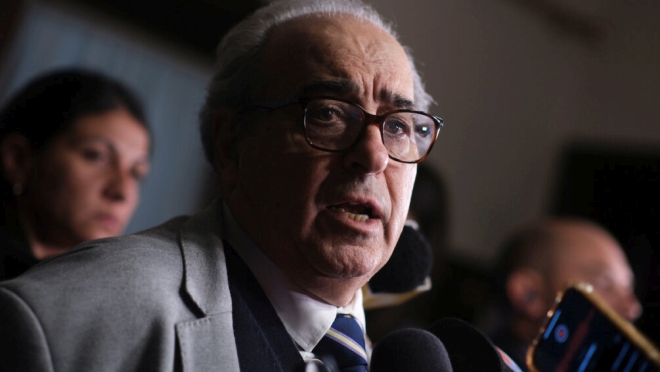 Senado aprobó interpelación a Fratti, con votos de la oposición
