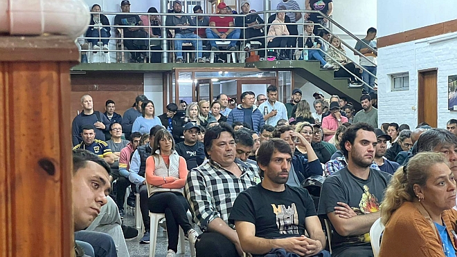 ADEOMS se declara en conflicto con el actual Gobierno Departamental debido a la decisión de cesar definitivamente a los 292 trabajadores y trabajadoras que adquirieron legítimamente su estabilidad laboral a través de un convenio colectivo