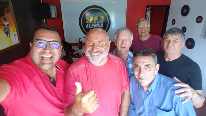 La visita a la Radio de Enrique Peña y Obdulio Trasante contando e invitando a su obra Los Hijos de Dios
