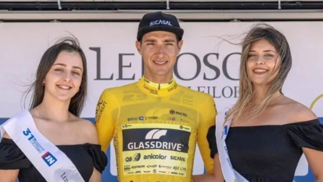 Mauricio Moreira Guarino: Hoy cambio la bandera a cuadros por la bandera de la familia