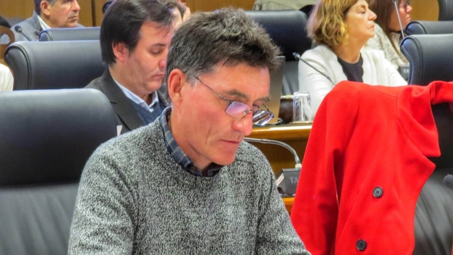 El ministro de Economía y Finanzas, Ec. Gabriel Oddone y su equipo presentes en el Parlamento.
