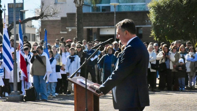 Albisu encabezó el acto conmemorativo del Bicentenario de la Declaratoria de la Independencia