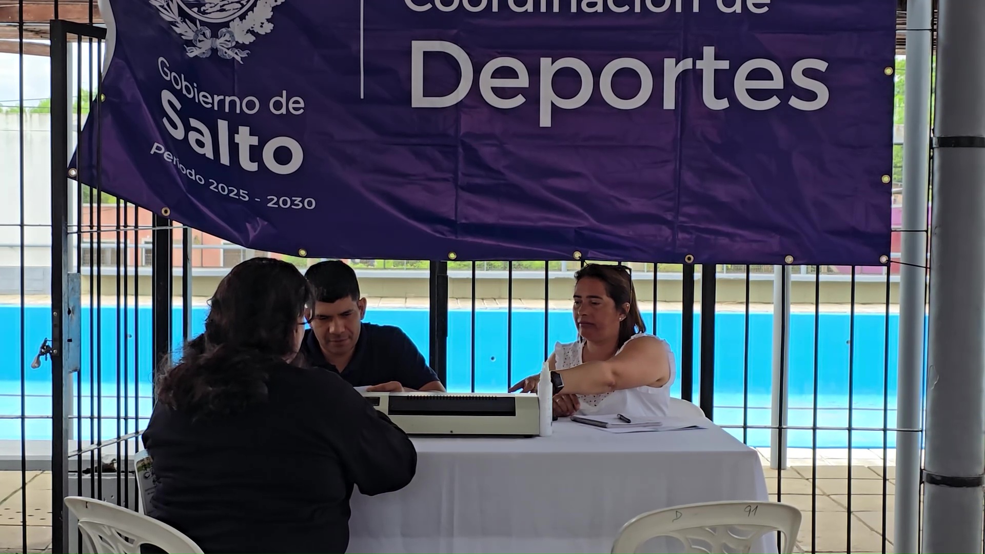El coordinador de Deportes, Dr. Marcelo García da Rosa, destacó la importancia de acercar este servicio a los barrios, facilitando el acceso a las inscripciones para todas las familias.